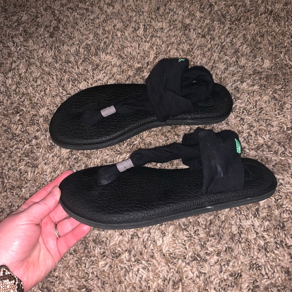 Sanuk Black Yoga Sandals Size 7